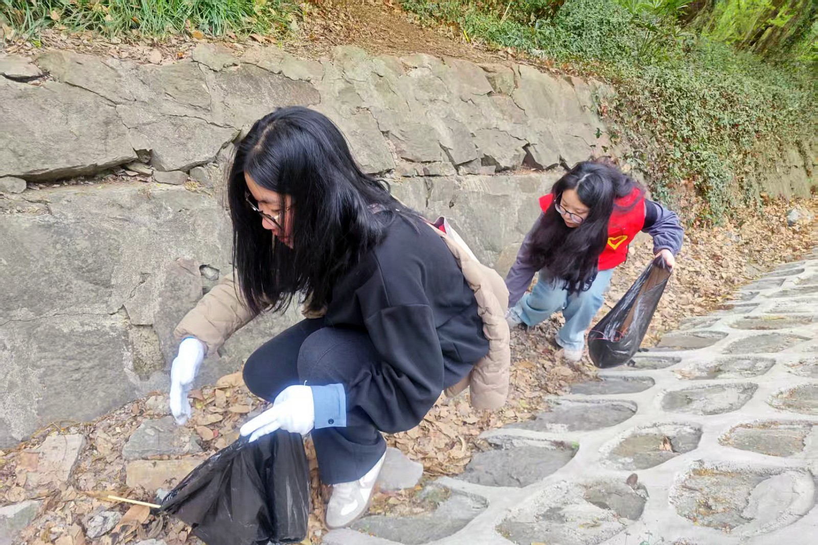 0401團(tuán)委志愿活動(dòng) (3).jpg